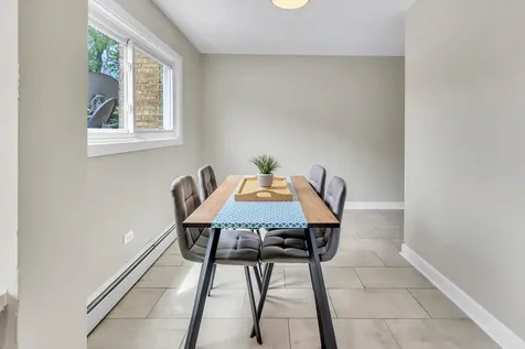 1657 West Farwell Avenue Chicago IL 60626