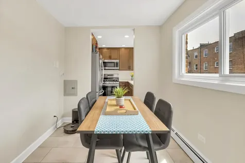 1657 West Farwell Avenue Chicago IL 60626