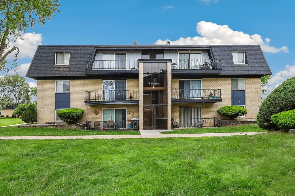 11112 South 84th Avenue Palos Hills IL 60465