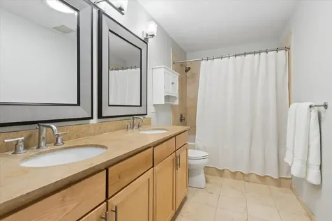 3920 North Sheridan Road Chicago IL 60613