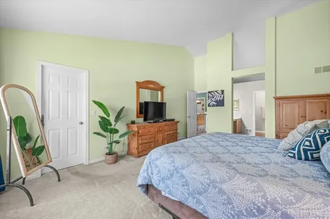 142 Augusta Lane Cary IL 60013