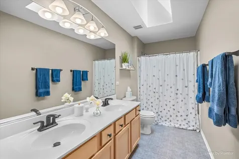 142 Augusta Lane Cary IL 60013