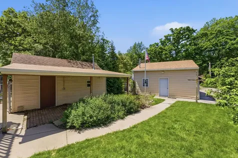 2031 12TH Street East Moline IL 61244