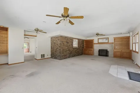 2031 12TH Street East Moline IL 61244