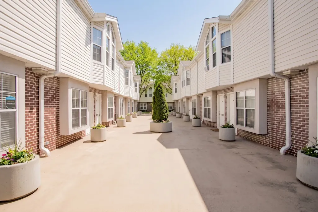 5039 Warren Street Skokie IL 60077