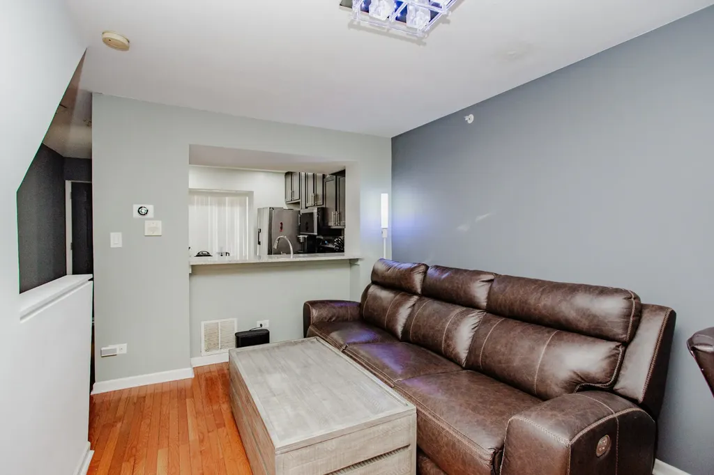 5039 Warren Street Skokie IL 60077