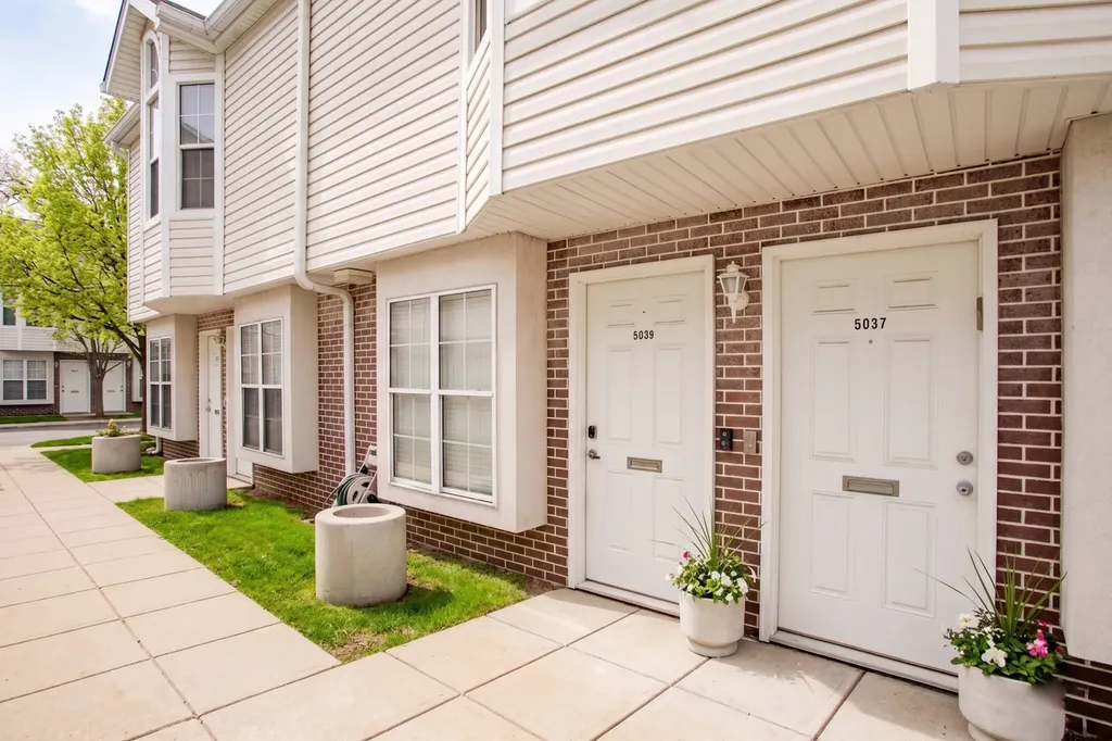 5039 Warren Street Skokie IL 60077