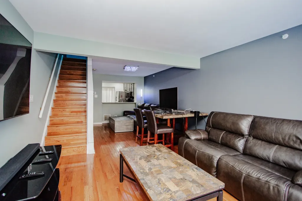 5039 Warren Street Skokie IL 60077