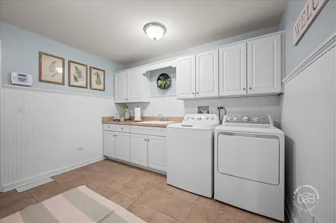 1315 Heatherton Drive Naperville IL 60563
