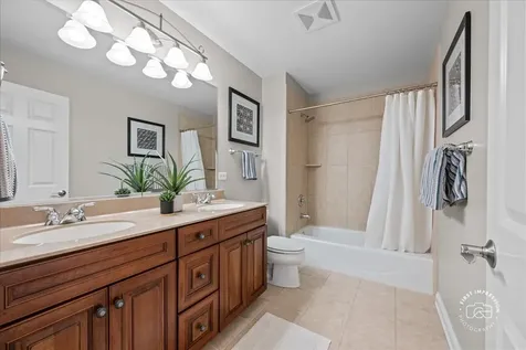1315 Heatherton Drive Naperville IL 60563