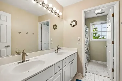 2421 Chambourd Drive Buffalo Grove IL 60089