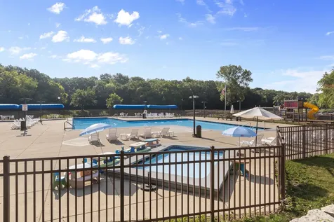 49 Oak Hill Colony Fox Lake IL 60020