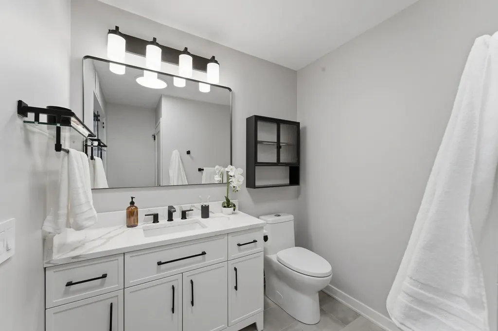 2500 North Lakeview Avenue Chicago IL 60614