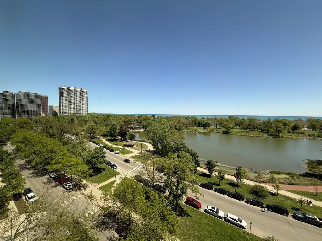 2500 North Lakeview Avenue Chicago IL 60614