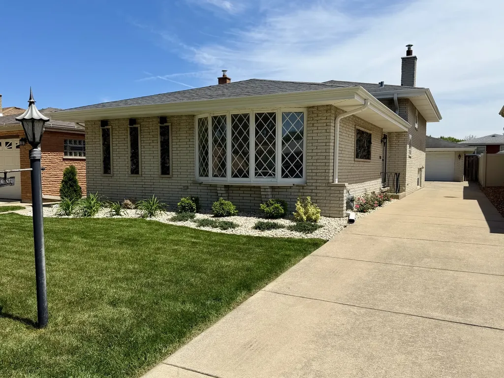 8927 South Sacramento Avenue Evergreen Park IL 60805
