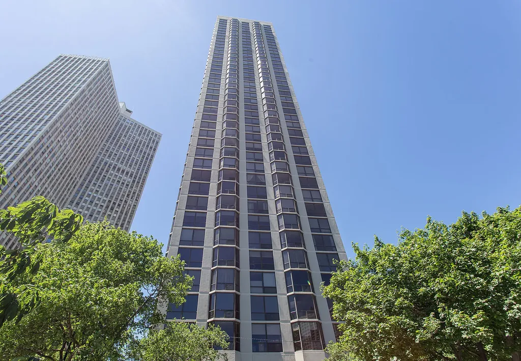 2650 North Lakeview Avenue Chicago IL 60614