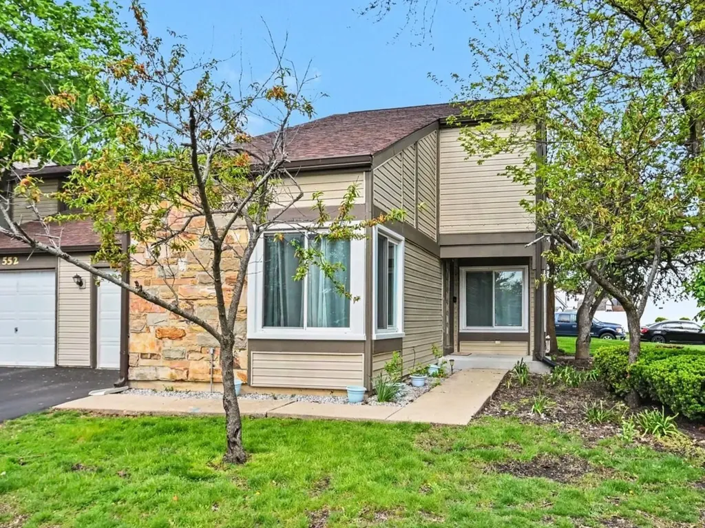 554 Alton Court Carol Stream IL 60188