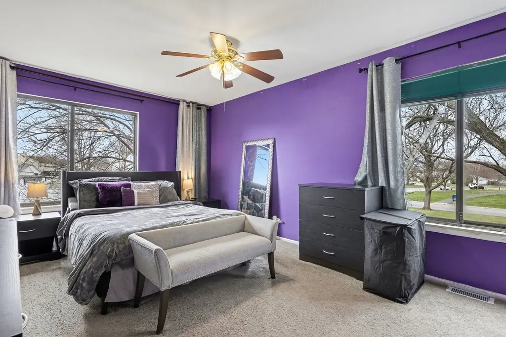 554 Alton Court Carol Stream IL 60188