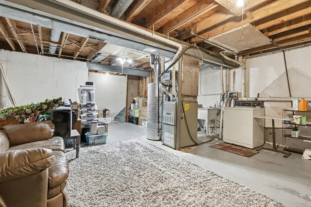 554 Alton Court Carol Stream IL 60188