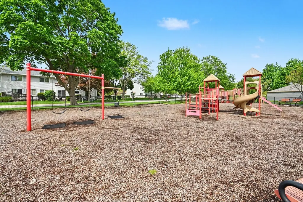 554 Alton Court Carol Stream IL 60188