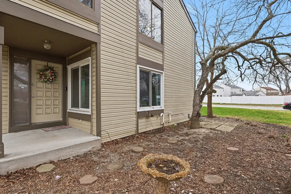 554 Alton Court Carol Stream IL 60188