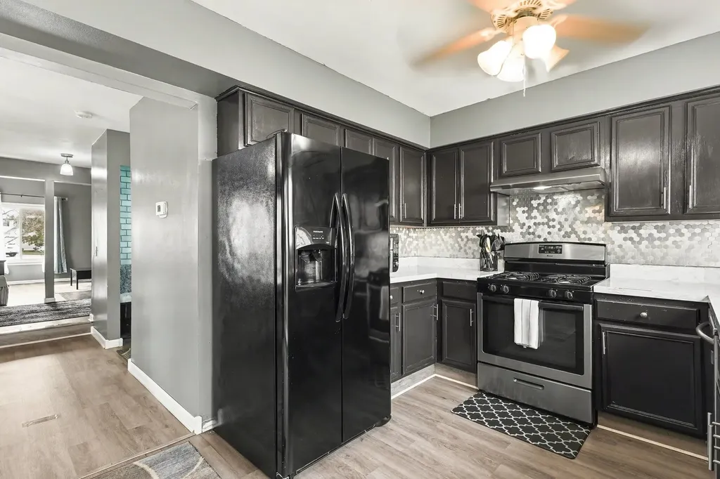 554 Alton Court Carol Stream IL 60188