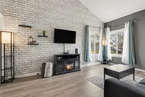 554 Alton Court Carol Stream IL 60188