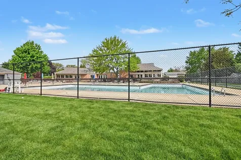 554 Alton Court Carol Stream IL 60188