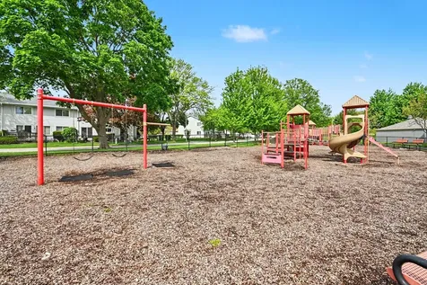 554 Alton Court Carol Stream IL 60188
