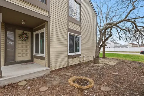 554 Alton Court Carol Stream IL 60188