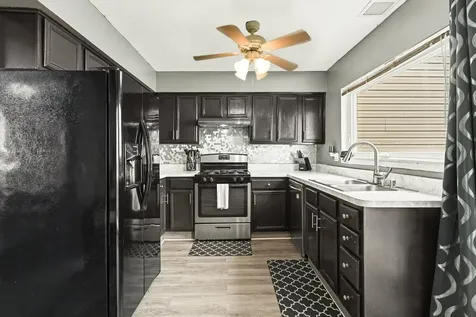 554 Alton Court Carol Stream IL 60188
