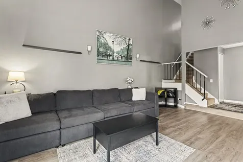 554 Alton Court Carol Stream IL 60188