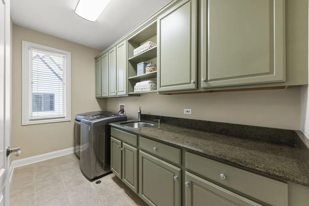 1046 Sylvan Circle Naperville IL 60540
