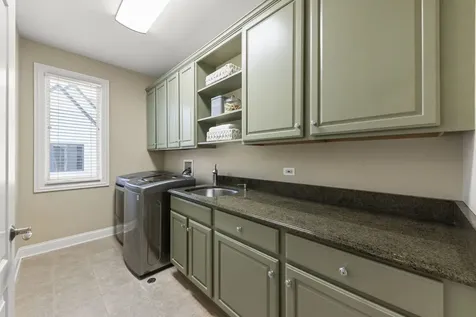 1046 Sylvan Circle Naperville IL 60540