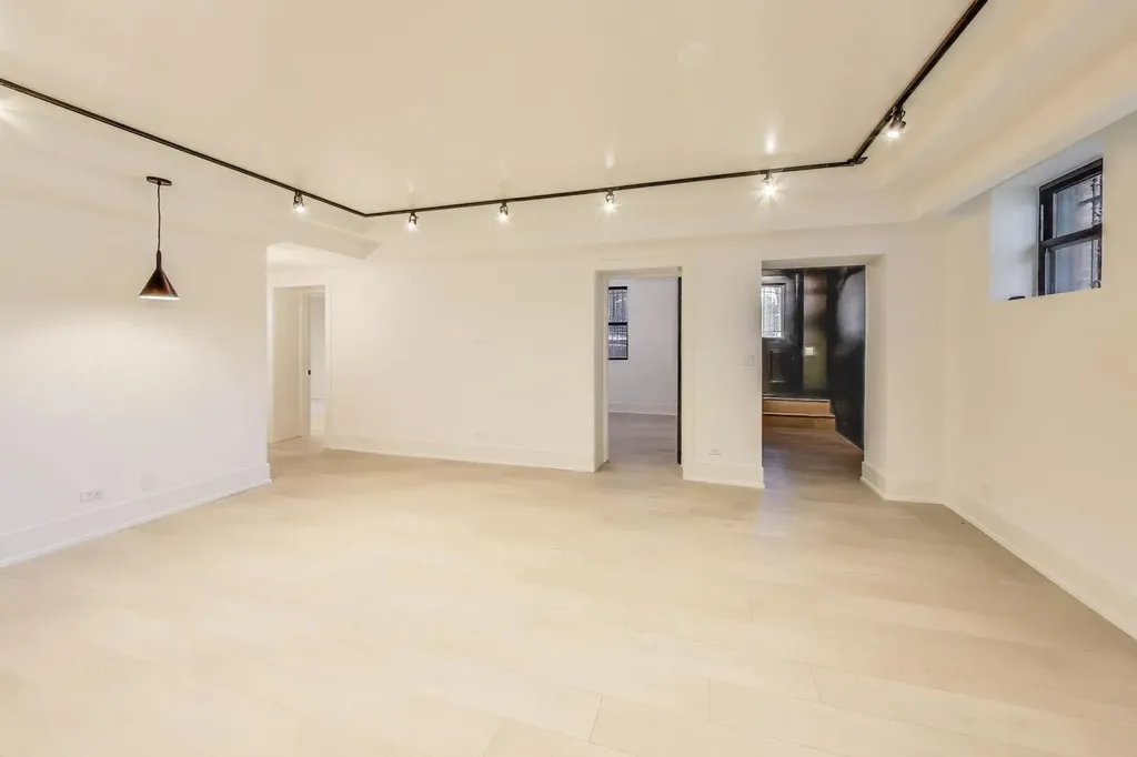 3735 South Lake Park Avenue Chicago IL 60653