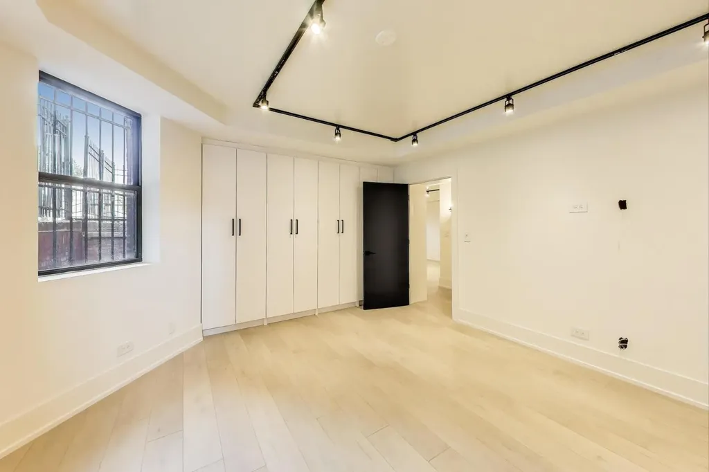 3735 South Lake Park Avenue Chicago IL 60653