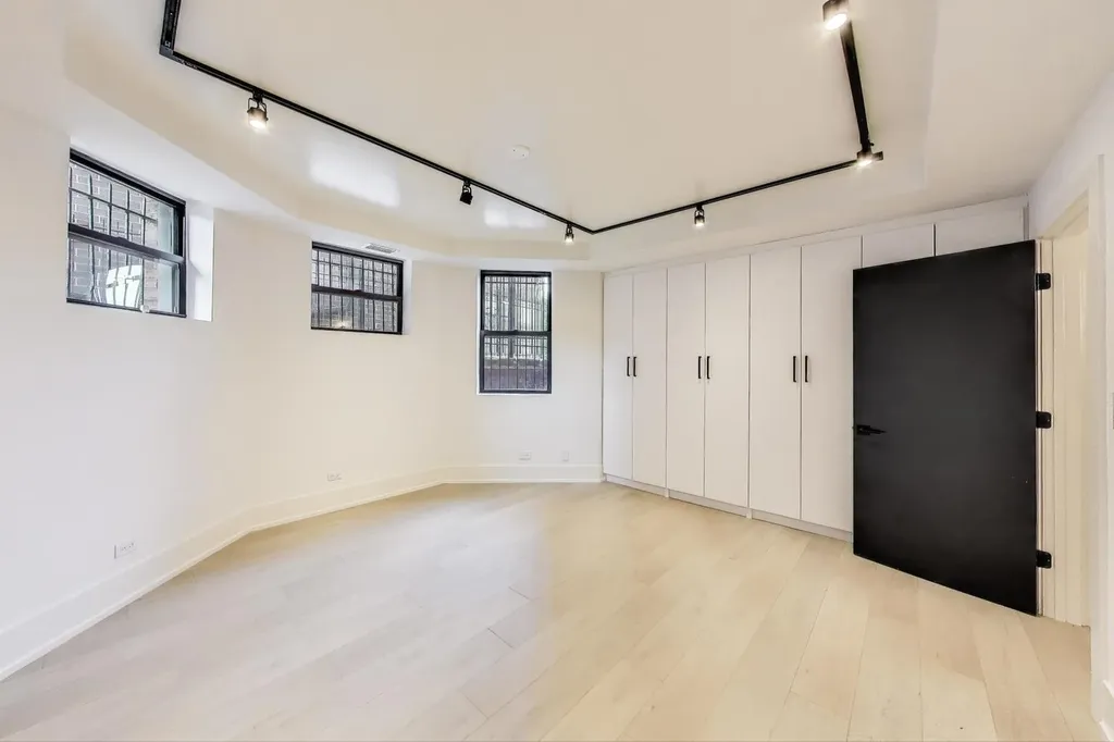 3735 South Lake Park Avenue Chicago IL 60653