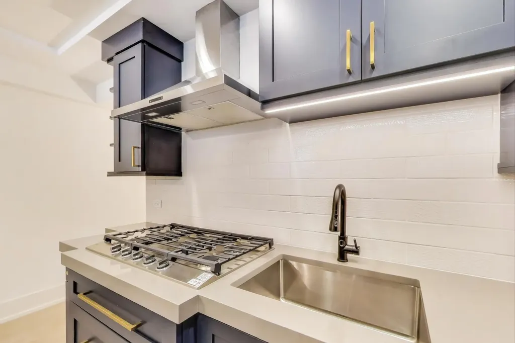 3735 South Lake Park Avenue Chicago IL 60653