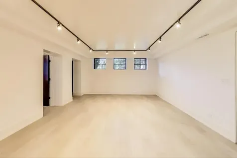 3735 South Lake Park Avenue Chicago IL 60653