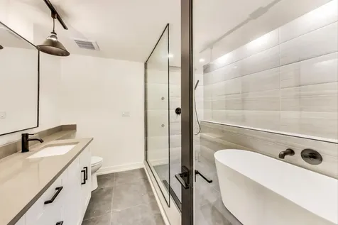 3735 South Lake Park Avenue Chicago IL 60653