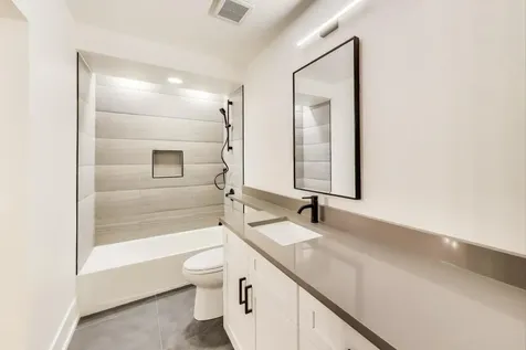 3735 South Lake Park Avenue Chicago IL 60653