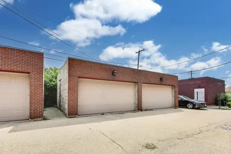 3735 South Lake Park Avenue Chicago IL 60653