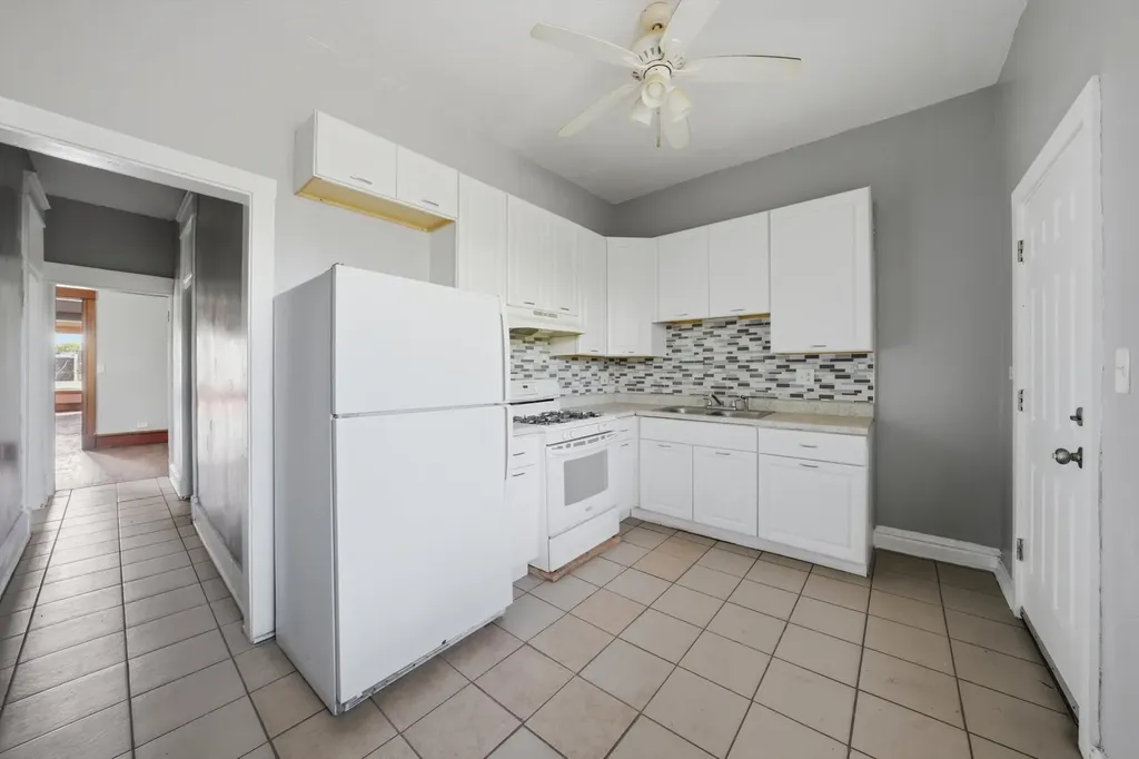 7056 South Parnell Avenue Chicago IL 60621