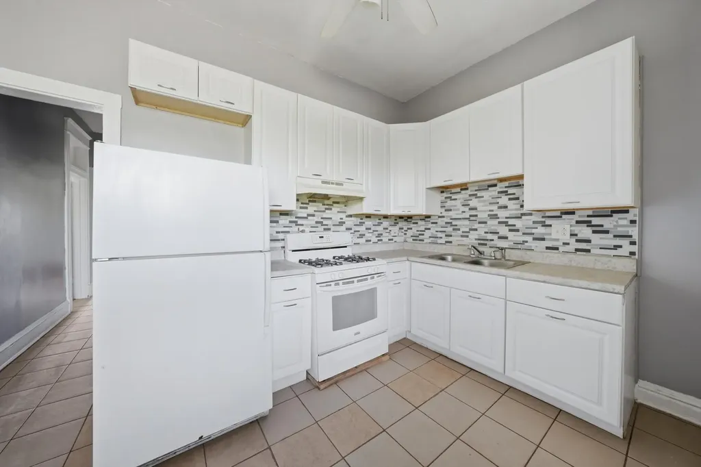 7056 South Parnell Avenue Chicago IL 60621