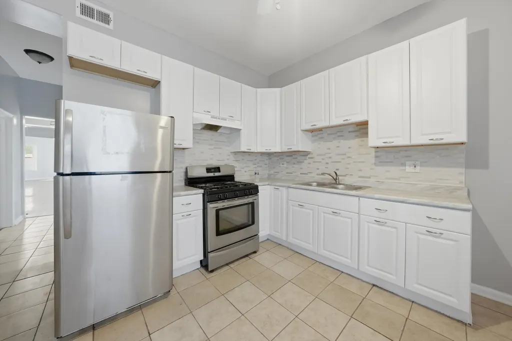 7056 South Parnell Avenue Chicago IL 60621