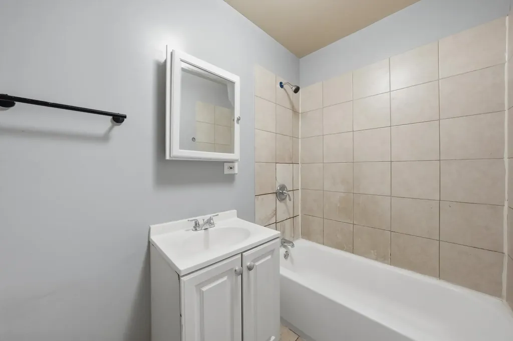 7056 South Parnell Avenue Chicago IL 60621