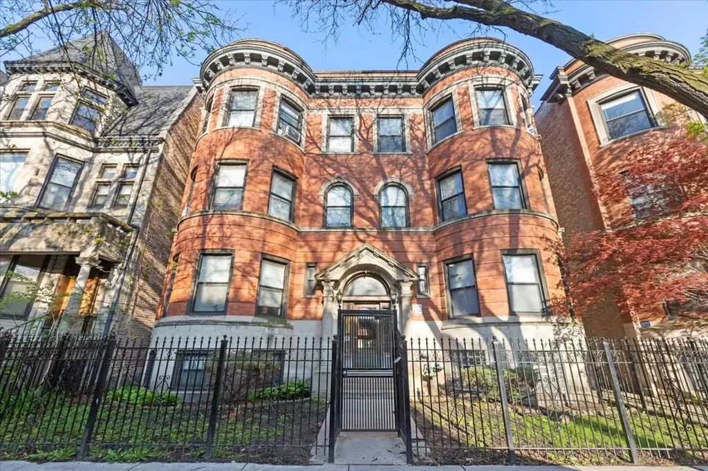 5018 South Blackstone Avenue Chicago IL 60615