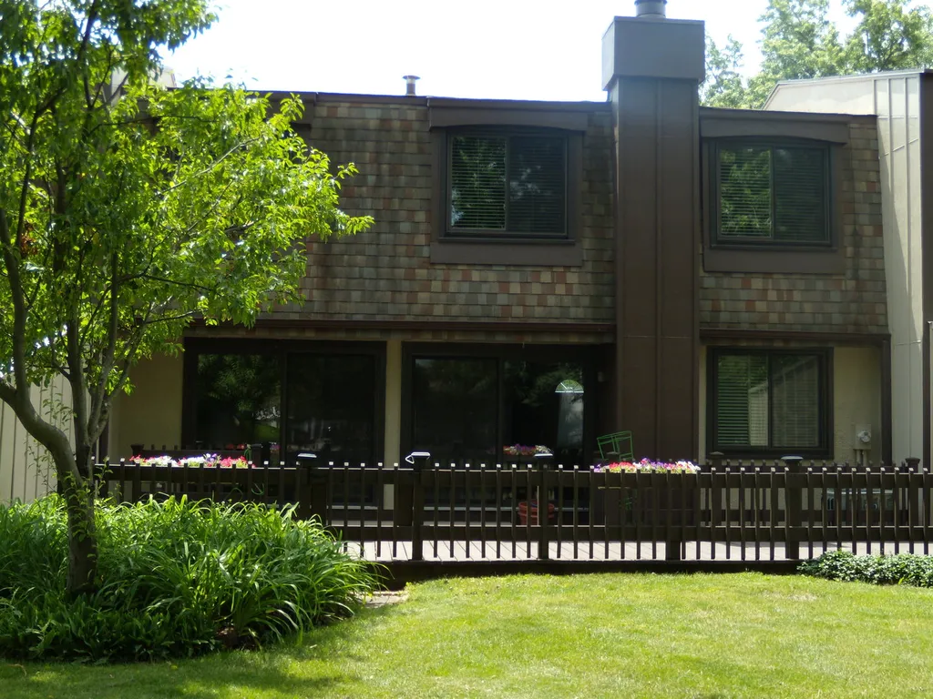 53 Briarwood Square Indian Head Park IL 60525