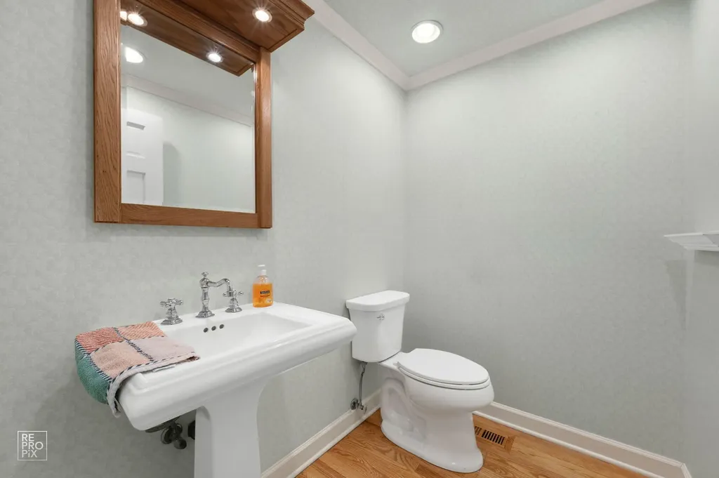 53 Briarwood Square Indian Head Park IL 60525