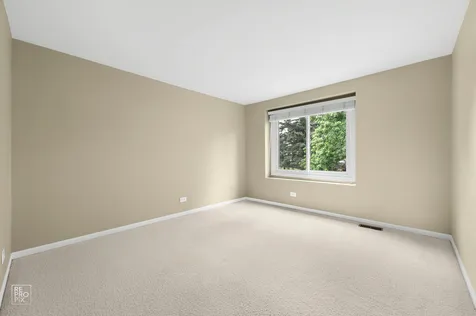 53 Briarwood Square Indian Head Park IL 60525
